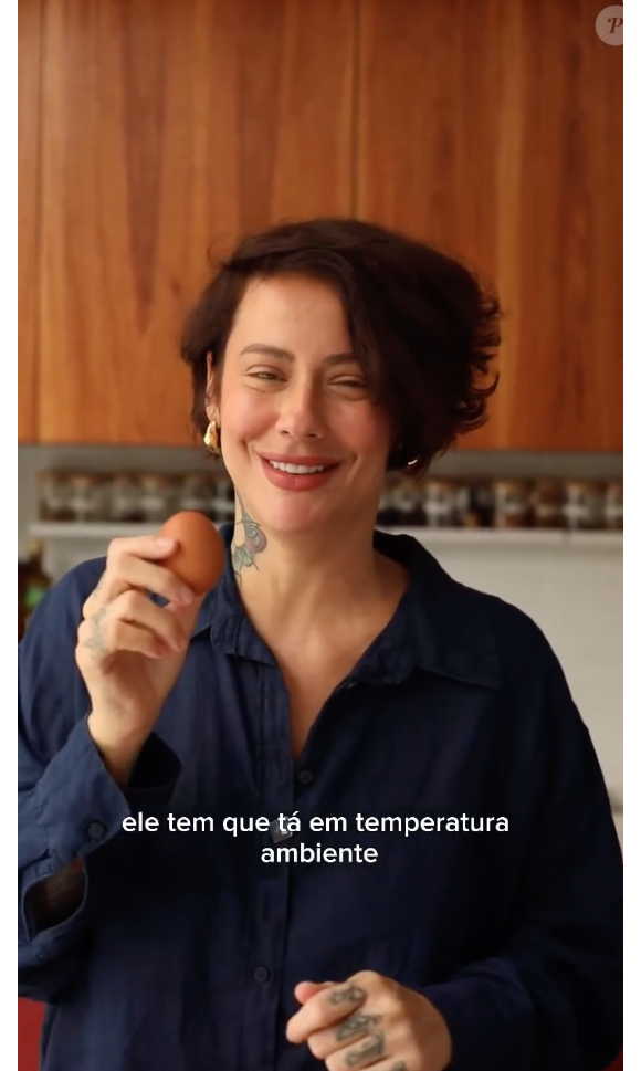 Antes de cozinhar, Irina Cordeiro indica que os ovos devem estar em temperatura ambiente, fora da geladeira