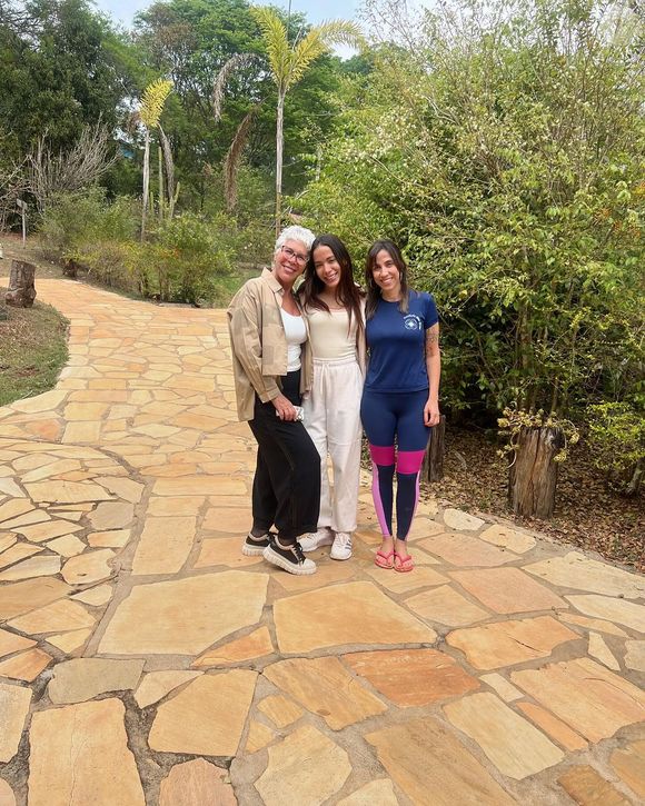 Anitta e Max Tovar: entenda a relação da cantora com a xamã por trás de sua fase de autoconhecimento