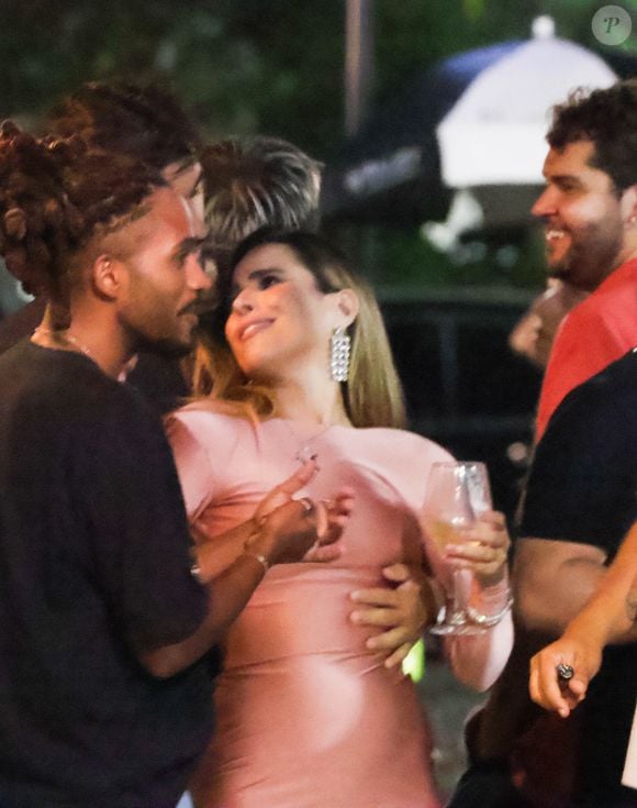 Wanessa Camargo deu aquela olhada de apaixonada para o affair, Bruno Bevan