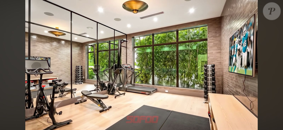 A mansão de Lionel Messi impressiona pelo tamanho da suíte master, que ocupa cerca de 150 m² sozinha