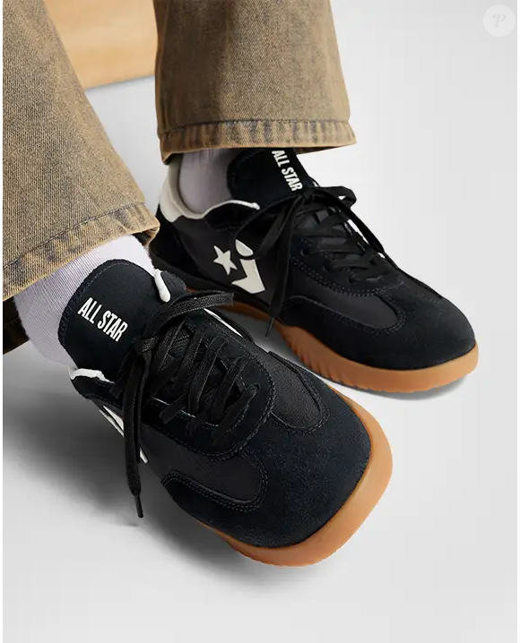 Lançado inicialmente na cor branca, o Run Star Trainer ganhou novas versões após a boa recepção, com destaque para o modelo preto, o mais versátil e elegante da linha