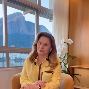Vera Fischer escreveu na legenda: "Hoje, aos 74 anos, gosto de ser olhada também pelo que vivi, pelo que construí, pelas escolhas que fiz e pela mulher que me tornei. Não quero voltar a ter 30, 40 ou 50 anos. Quero viver bem os meus 74"