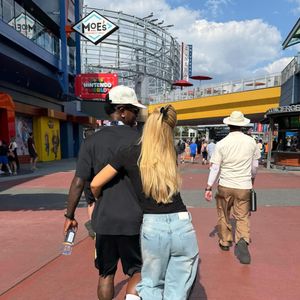 Vini Jr. reuniu imagens de momentos com Virgínia Fonseca, incluindo a viagem recente para a Disney