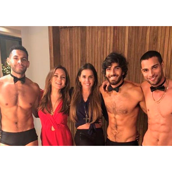 Hugo Moura, ex-marido de Deborah Secco, com ela e Adriana Esteves nos bastidores da novela Segundo Sol , trama de João Emanuel Carneiro