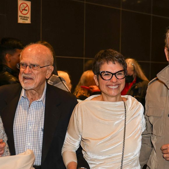 Sandra Annenberg fez raríssima aparição em família, com o pai, marido, Ernesto Paglia, e madrasta