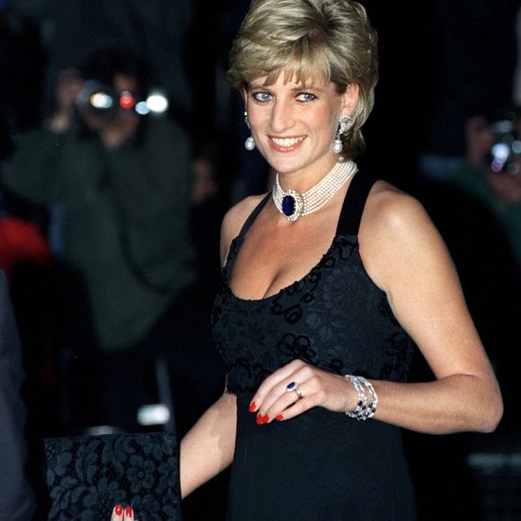 Poucas mulheres transformaram cada aparição pública em um acontecimento de moda como a Princesa Diana