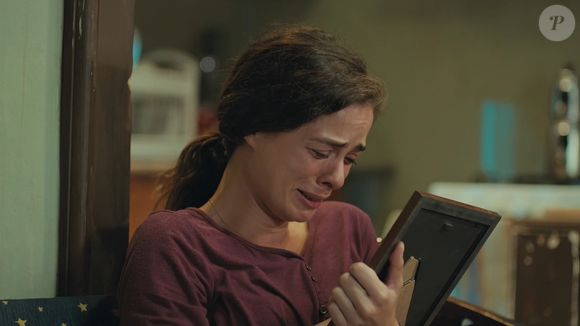 Bahar vai ao cemitério e pede perdão a Yeliz na novela 'Força de Mulher' no capítulo de 21 de fevereiro de 2025