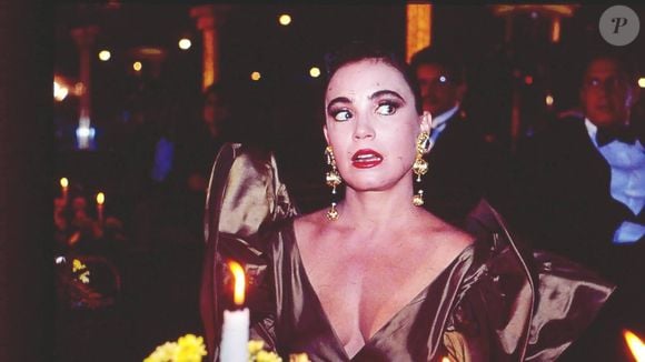 A novela 'Rainha da Sucata' atualmente está em reprise no 'Vale a Pena Ver de Novo', na Globo, e é conhecida por trazer personagens que falam alto; foto mostra Regina Duarte como Maria do Carmo.