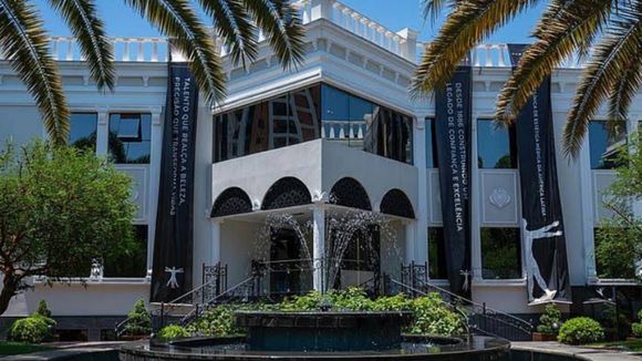 2.904 m² de luxo na Barra da Tijuca, piscina de 90 m² e jardim com 30 espécies diferentes: bem antes de ser preso em operação da PF, Pastor Márcio Poncio construiu mansão gigantesca que teve destino inusitado
