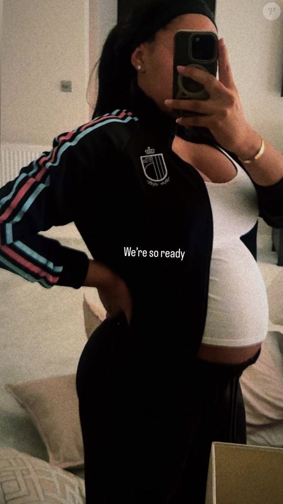 Mulher de Jérémy Doku, jogador da Bélgica na Copa 2026, Shireen exibiu barrigão da reta final de gravidez
