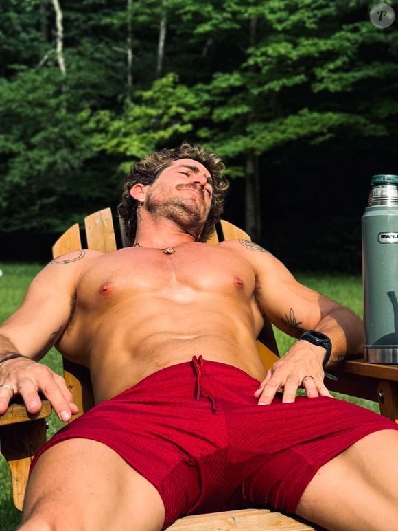 Até o momento, nem Pedro Pascal nem Rafael Olarra se pronunciaram oficialmente sobre a natureza da relação