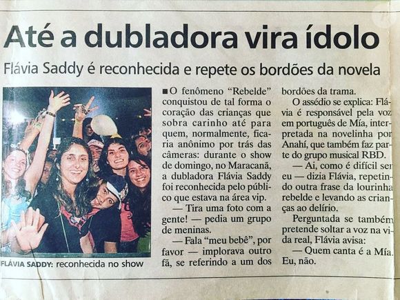 O sucesso de ‘Rebelde’ foi tanto que Flavia Saddy também era abordada por fãs nas ruas e em eventos, como mostra uma reportagem do jornal Extra em 2006
