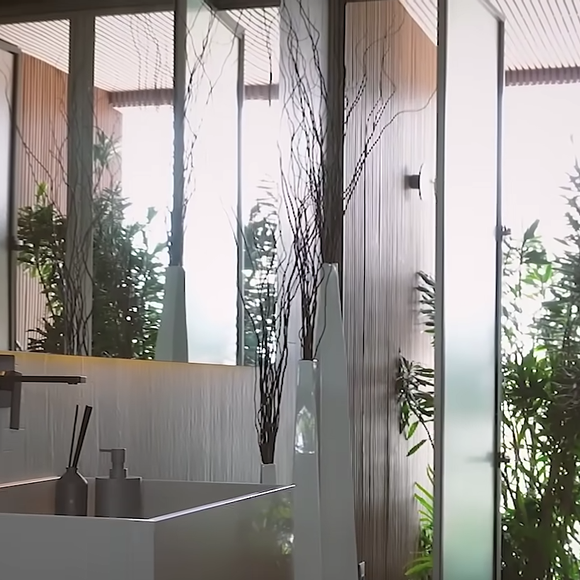 Claudia Raia escolheu deixar os ambientes combinando com a natureza e incluiu espaços em aberto