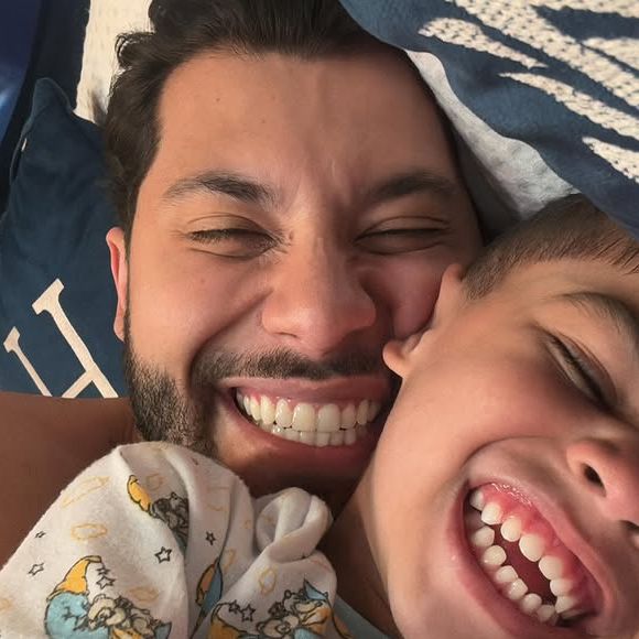 Leo com o pai, Murilo Huff