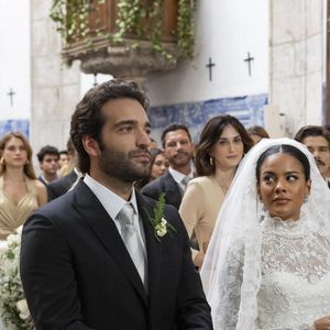 Casamento de Maria de Fátima (Bella Campos) e Afonso (Humberto Carrão) conta com a presença de Odete Roitman (Debora Bloch)