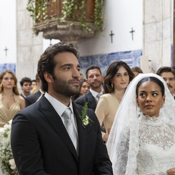 Casamento de Maria de Fátima (Bella Campos) e Afonso (Humberto Carrão) conta com a presença de Odete Roitman (Debora Bloch)