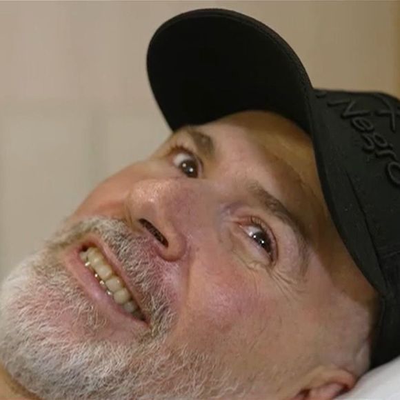 Mingau voltou a sorrir 2 anos após levar um tiro na cabeça