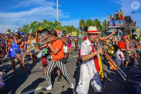 Mesmo com o Carnaval marcado só para fevereiro, blocos já movimentam o Centro, a Zona Norte e a Zona Sul neste fim de semana