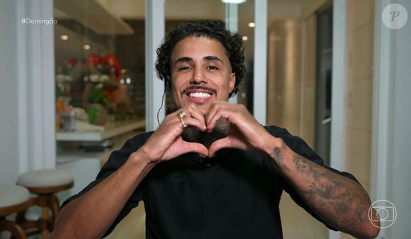 MC Livinho mandou beijos para Eva, filha de Luciano Huck, após a confissão do apresentador