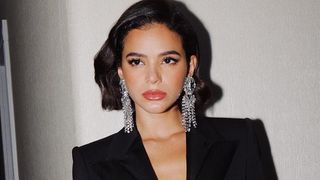 6 tendências Y2K na beleza que voltaram com tudo em 2025: cabelo repicado, boca glossy e mais!