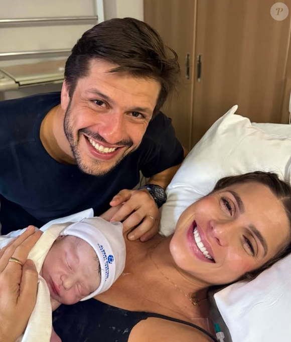 A ex-nadadora Bia Feres deu à luz ao terceiro filho com o marido Maurício Netto no dia 7 de dezembro. O pequeno Ricardo veio em uma data para lá de simbólica, como a própria contou no Instagram: 'Eu engravidei com DIU, totalmente de surpresa, e descobri a gestação no mesmo dia em que internei minha mãe, já na fase final da luta dela contra um câncer. Oito dias depois, ela partiu. E no meio dessa dor imensa, esse bebê ficou'