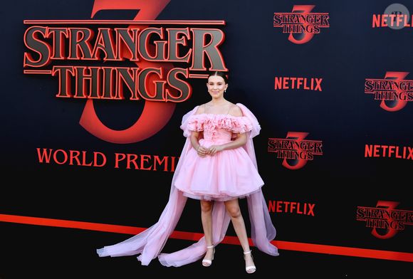 Na premiére de 'Stranger Things 3', Millie Bobby Brown usou vestido rosa volumoso