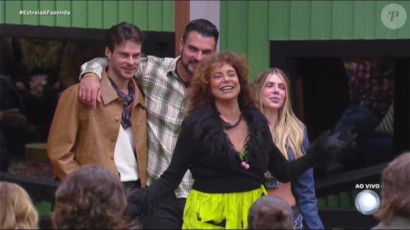 Giovanna Gold é uma das visitantes de 'A Fazenda 18' e já chamou atenção na estreia do reality show da Record