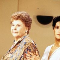 Na novela 'A Viagem', mãe de Diná entra em luto profundo após morte da filha; partida dramática e chocante envolve Alexandre