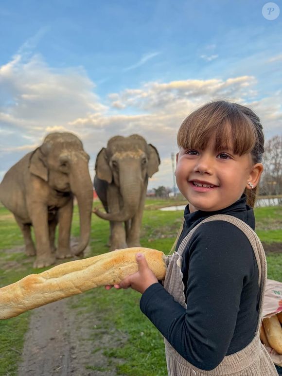 Maria Alice em foto postada em rede social: especialista alertou para risco do hábito, o sharenting