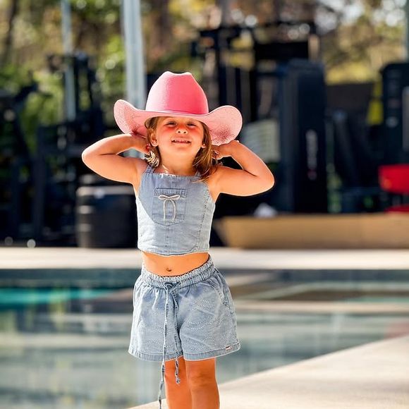 Zé Felipe mostrou a pequena Maria Flor perguntando por Ana Castela após ele chegar sozinho em casa