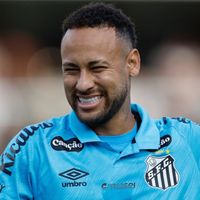 Neymar compra réplica de Batmóvel por mais de R$ 8 milhões mas é impedido de usar carro de luxo nas ruas