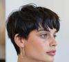 O estiloso corte curto com franja