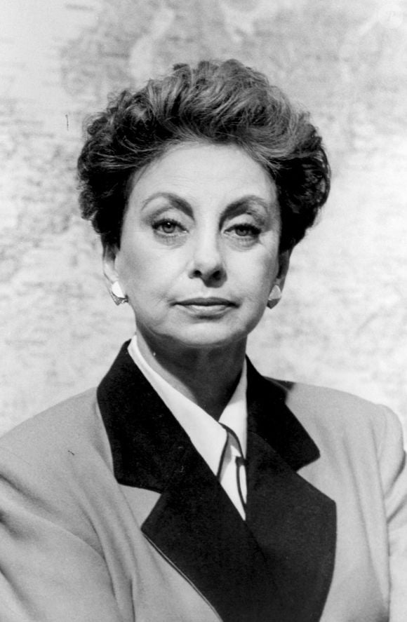 Beatriz Segall, Odete Roitman de 'Vale Tudo', indicou lésbica como a personagem 'mais inusitada' até 1997 - essa foi a expressão usada por jornal na época ao lhe entrevistar