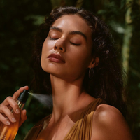 Encontrei na Natura e superou meus perfumes importados de baunilha: essas duas fragrâncias com perfil quente e encorpado tornam qualquer mulher vaidosa mais magnética em segundos