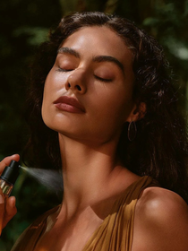Encontrei na Natura e superou meus perfumes importados de baunilha: essas duas fragrâncias com perfil quente e encorpado tornam qualquer mulher vaidosa mais magnética em segundos