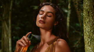 Encontrei na Natura e superou meus perfumes importados de baunilha: essas duas fragrâncias com perfil quente e encorpado tornam qualquer mulher vaidosa mais magnética em segundos