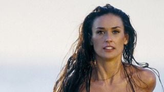 'Implorar para que não filmasse na minha...': a única e polêmica exigência de Demi Moore para cena inesquecível de biquíni em 'As Panteras'