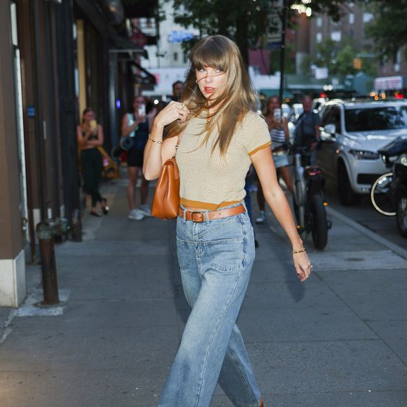 Com música inédita de Taylor Swift na trilha de 'Toy Story 5', o novo Adidas Samba inspirado em Woody surge como a escolha perfeita para quem quer unir nostalgia, moda e um jeans largo cheio de estilo