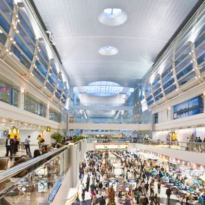 DXB: aeroporto de Dubai conhecido pelos lounges milionários, áreas de descanso e experiências exclusivas para passageiros VIP