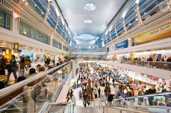 DXB: aeroporto de Dubai conhecido pelos lounges milionários, áreas de descanso e experiências exclusivas para passageiros VIP