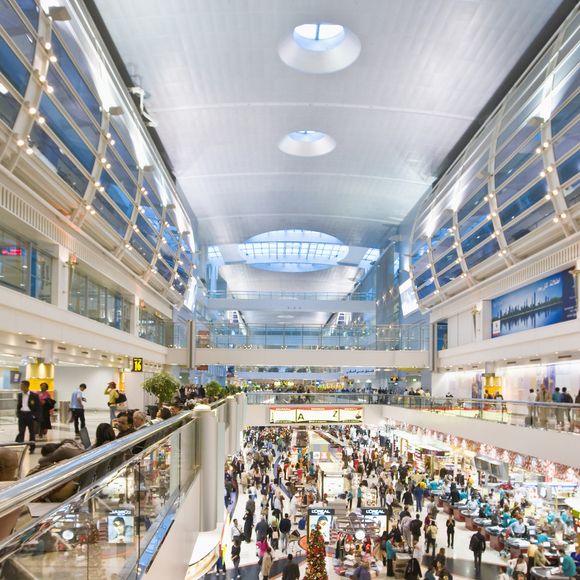 DXB: aeroporto de Dubai conhecido pelos lounges milionários, áreas de descanso e experiências exclusivas para passageiros VIP