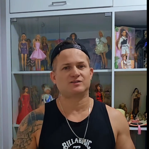 Vanio Tomé, artista plástico que fez bonecas para Ana Castela, declarou: ‘Peço que meu trabalho seja respeitado e pago de forma justa’