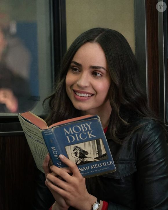 Apesar da química com colegas de elenco e as especulações constantes, a atriz e cantora tem mantido a vida pessoal longe dos holofotes.