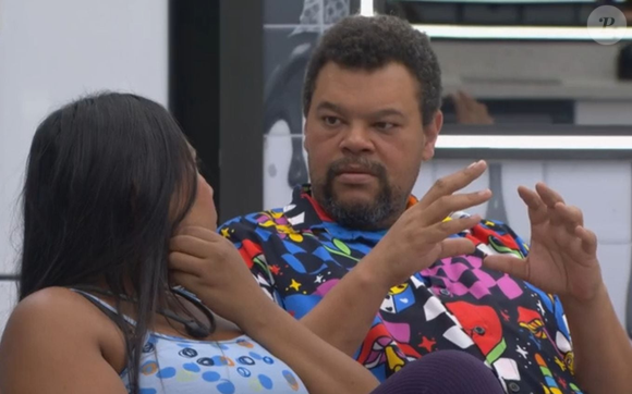 Vídeo exibido no ‘BBB 26’ mostra momento em que Babu Santana encosta o cotovelo no seio de Chaiany, e equipe da sister se pronuncia