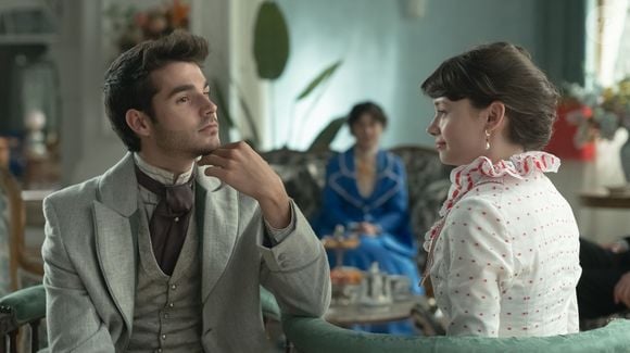 Embora seja uma trama de época, 'A Dama de Companhia' compartilha do mesmo humor afiado e ritmo moderno de 'Bridgerton'