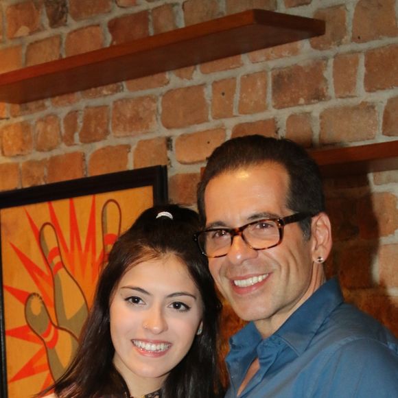 Vivência com a filha Pietra ajudou Leandro Hassum a compor pai em crise com o casamento da filha em 'Família, Pero no Mucho'