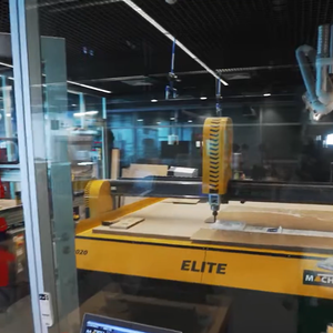 Os laboratórios do Insper contam com máquinas industriais, impressoras 3D, equipamentos de corte a laser e tecnologia de ponta que aproximam os alunos da realidade do mercado desde os primeiros semestres