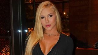 'Misericórdia' e 'acha que é praia': Virginia é detonada por marca de biquíni de fora em look ousado em circuito inédito da F1; imprensa internacional alfineta namorada de Vini Jr