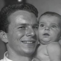 Nascida em 1963, essa bebê de olhar enigmático jamais imaginou que hoje seria icônica vilã de famosa novela da Globo. Reconhece?