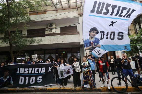 Julgamento da morte de Diego Maradona começa nesta terça-feira (11)
